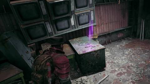 Remnant 2: How to Use The Cargo Control Key