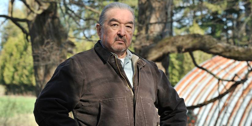 Graham-Greene-Rains-Fall-Red-Dead-Redemption-2