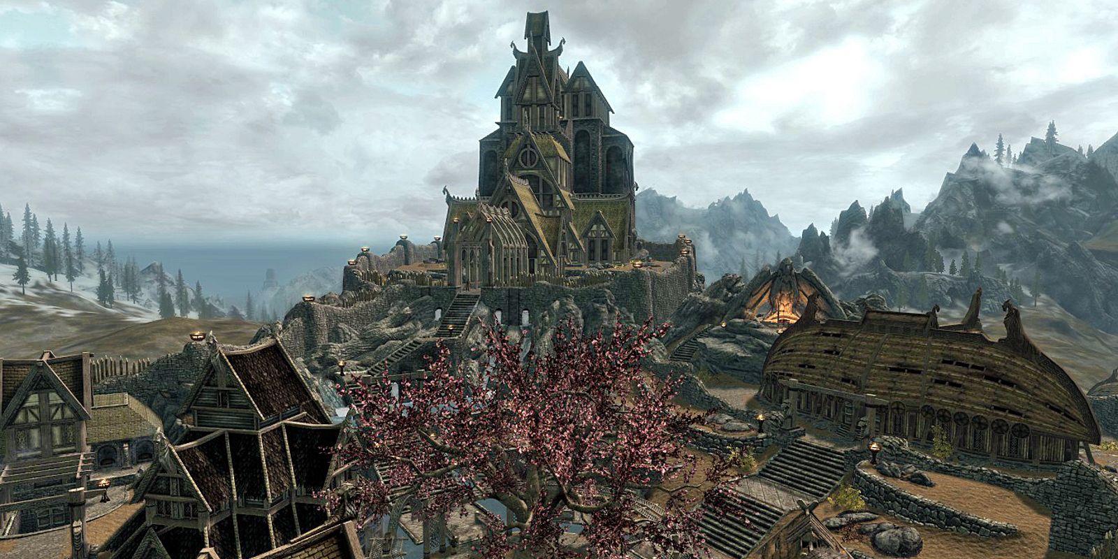 Skyrim Dragonsreach skyline with cloudly skies