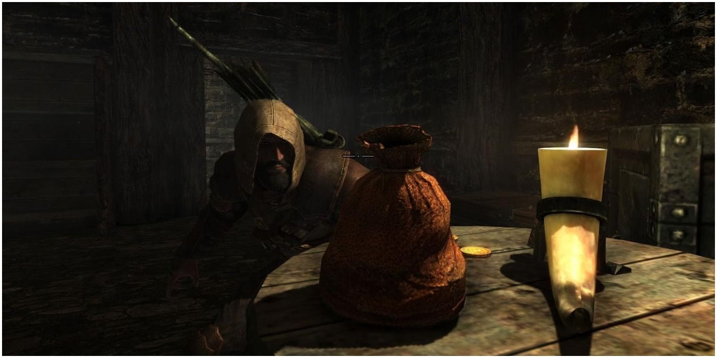 Player prepares to steal a coin purse in Skyrim