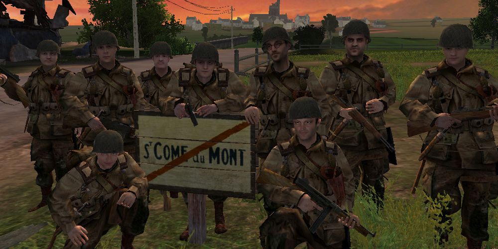 Soldados de pie junto a un cartel.