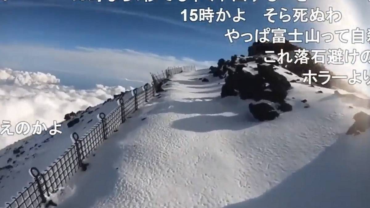 streamer falls off mt fuji live stream