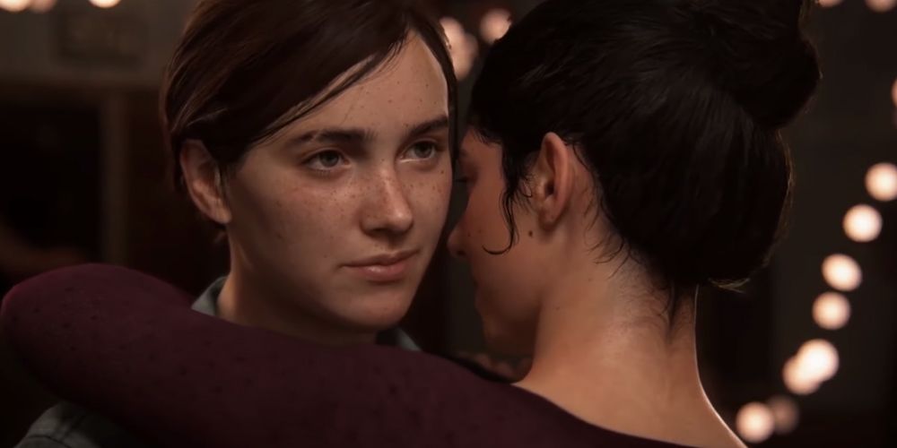 Ellie and Din embrace in the Last of Us Part 2