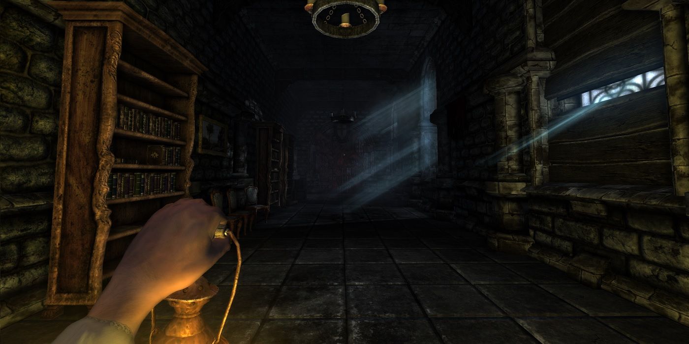 walking through a hallway holding an oil lantern in Amnesia The Dark Descent