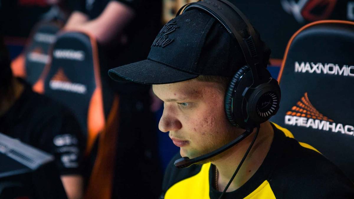professional csgo player s1mple at computer during tournament