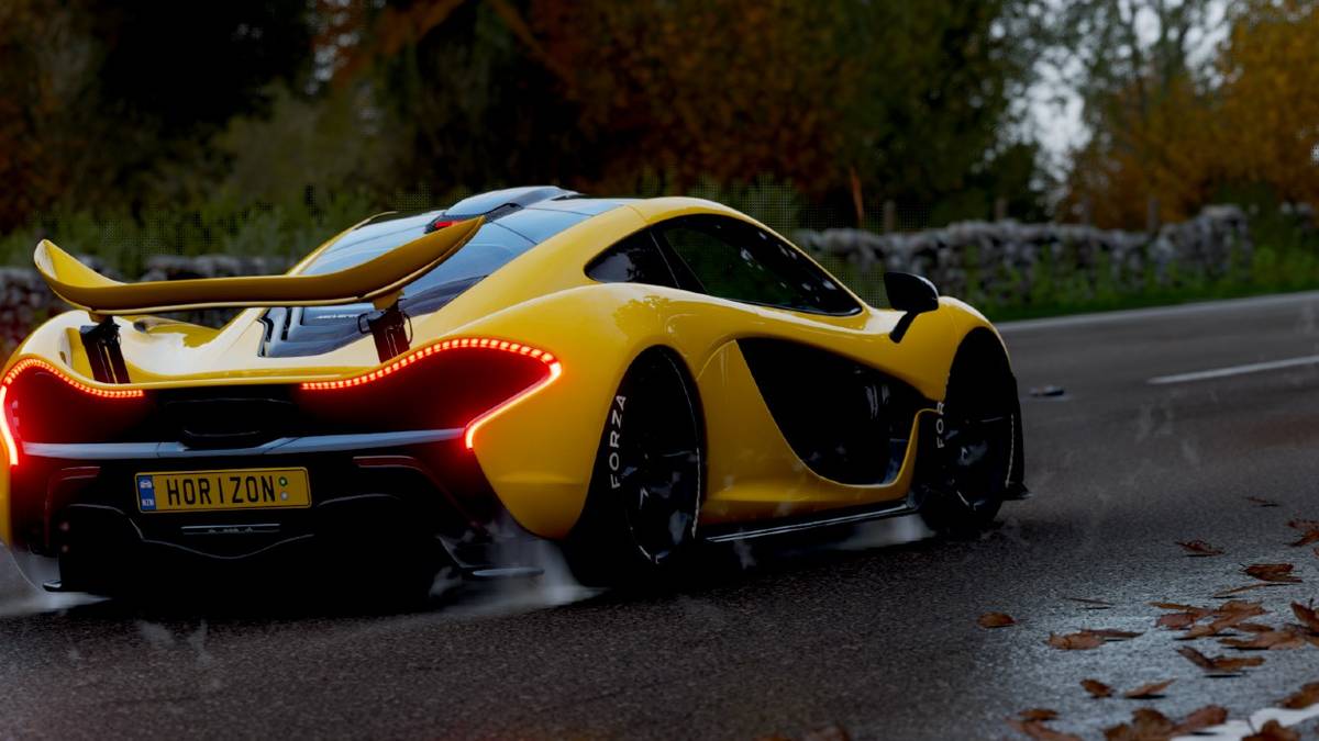 Forza Horizon 4 McLaren P1 back view cobblestone wooded street