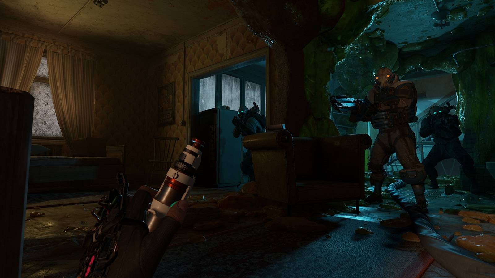 Half-Life Alyx first-person game play combine fighting aly