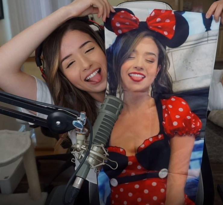 Pokimane Height Pokimane Poki Asmr Microphone Camera