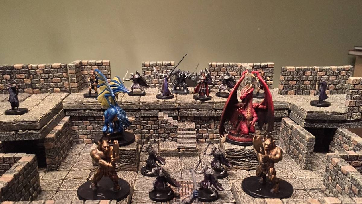 Dungeons and Dragons 5e board with models on it