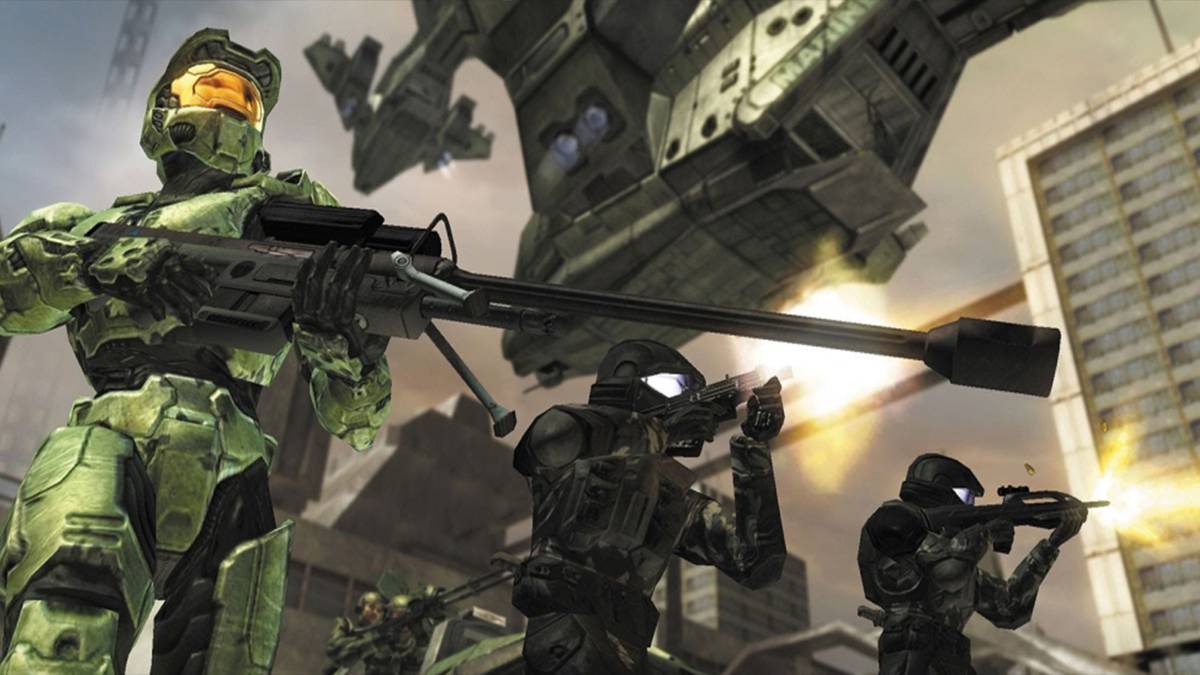 Master Chief holding a sniper rifle with ODSTs
