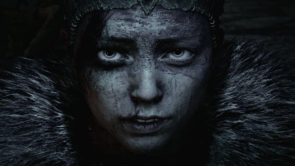 Senua facing the camera.