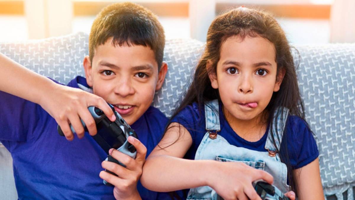 kids playing video games