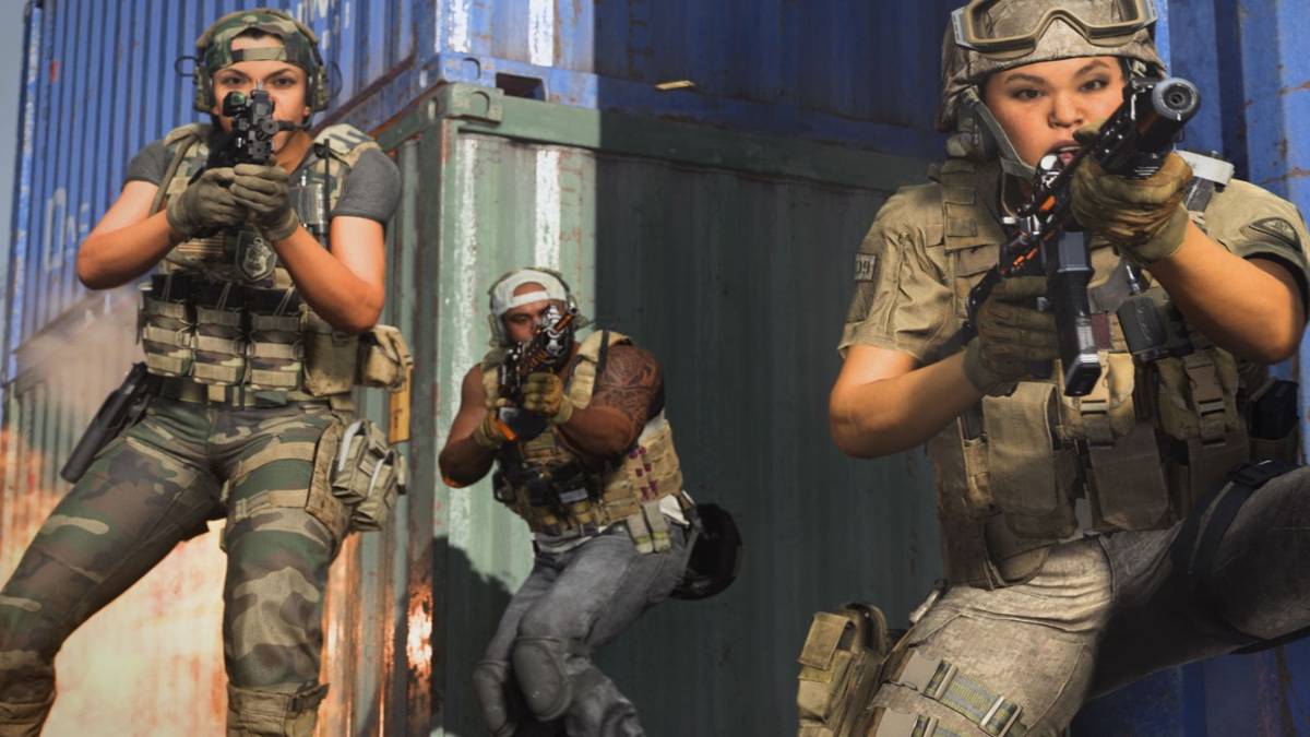 modern warfare three soldiers in front of cargo crates