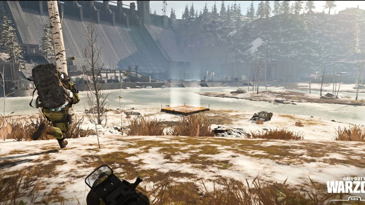 call of duty warzone players running to lake