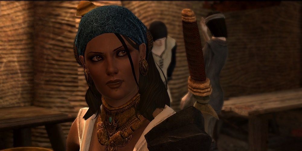 Isabela staring at the player in Dragon Age 2
