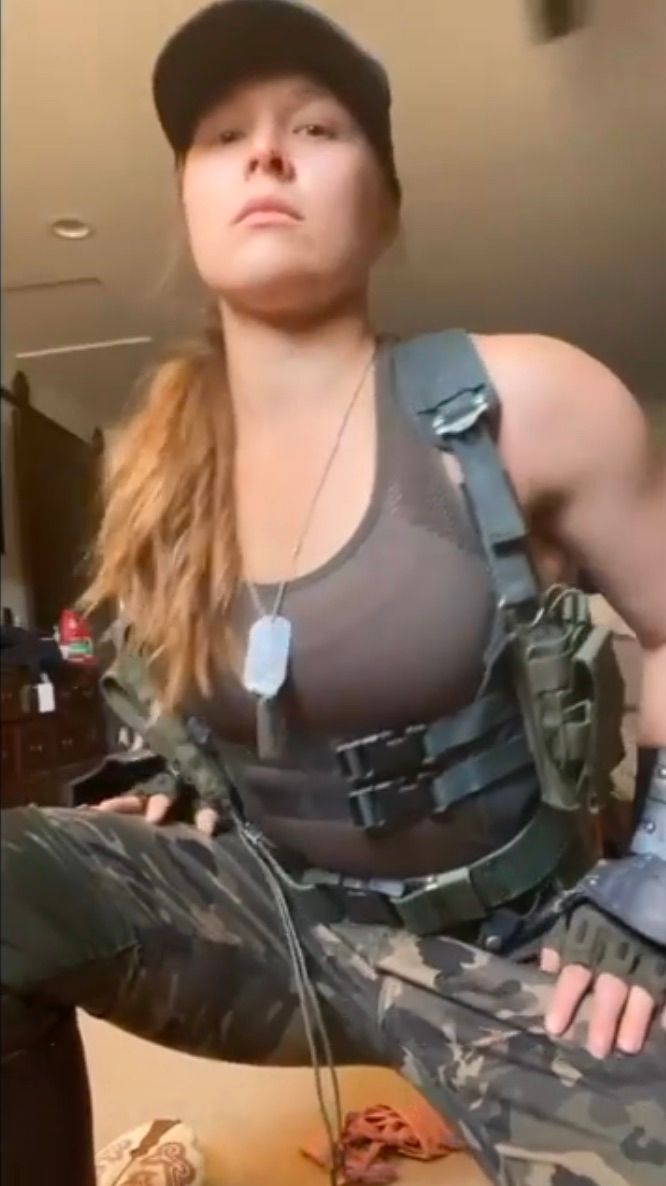 Ronda Rousey dressed as Sonya Blade