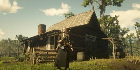 Red-Dead-Online-Player-Front-Of-Moonshine-Shack