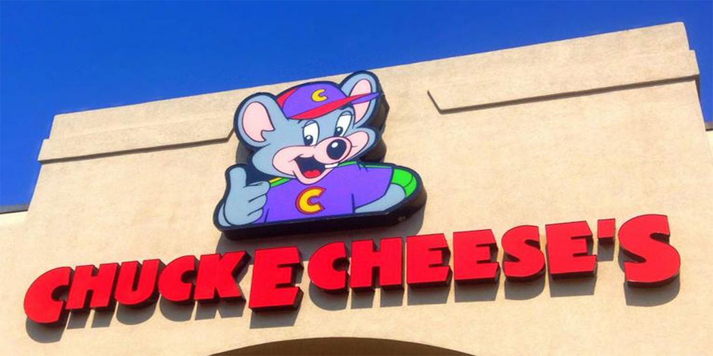 Chuck E Cheese logo on building