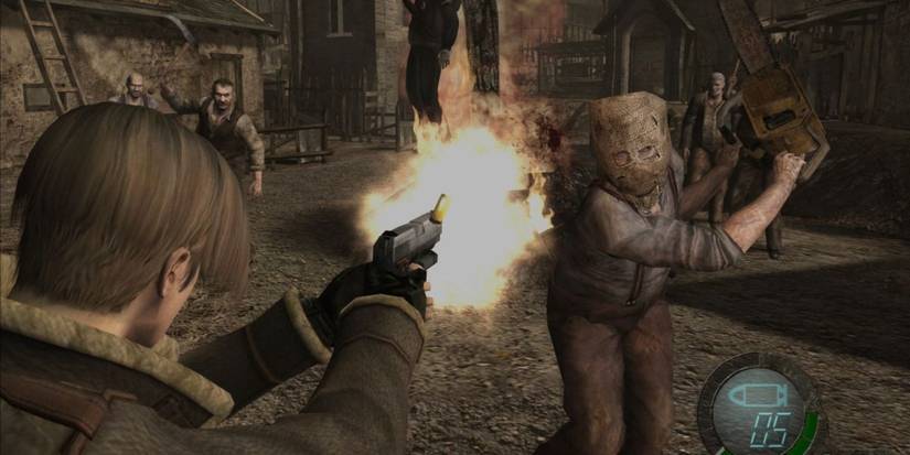 Resident Evil 4, aimiang at the chainsaw weilding enemy