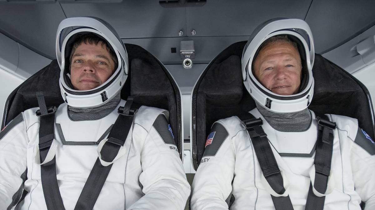 nasa robert behnken douglas hurley