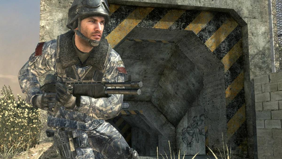 mw2 soldier holding the spas12 and running
