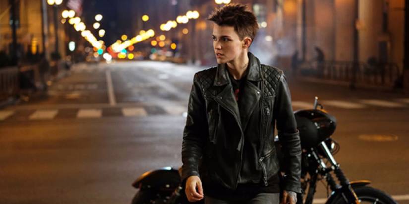 batwoman recasting kate kane television dc comics elliot page