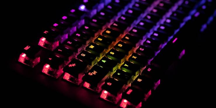 Roccat Vulcan 121 Aimo Mechanical Keyboard Review Game Rant Roccat Vulcan 121 Aimo Mechanical Keyboard Review Game Rant