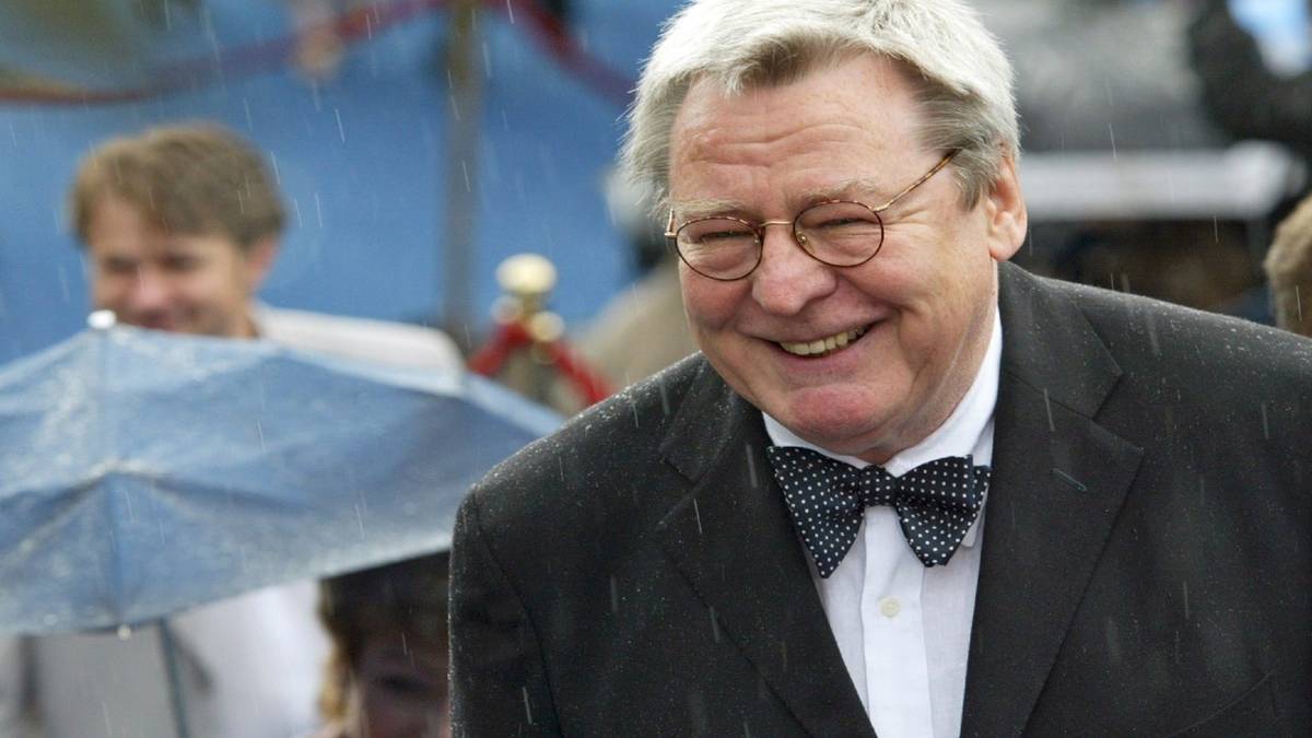 Obituary photo for famed UK director Alan Parker