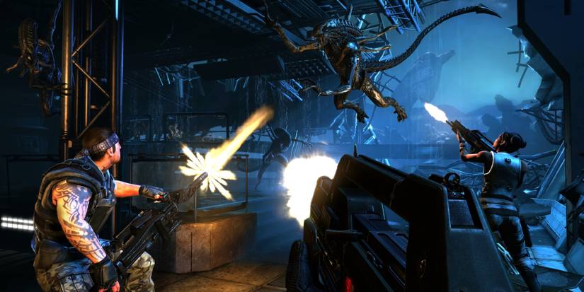 Colonial Marines Battling Xenomorphs