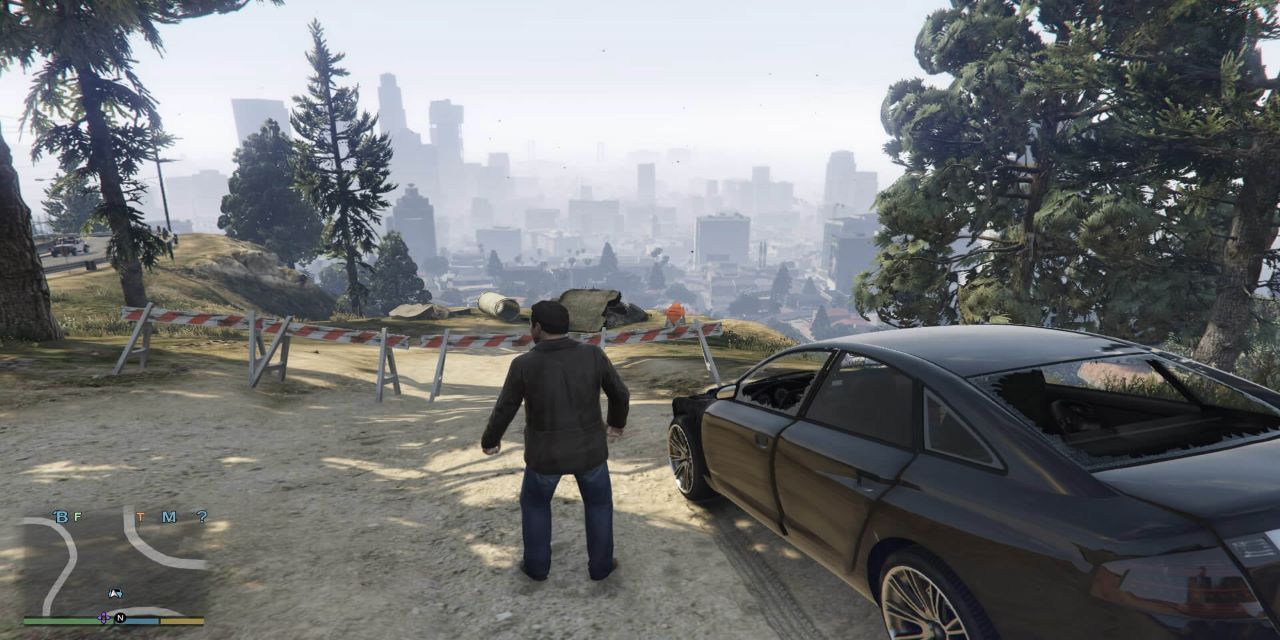 Grand Theft Auto 5 - Michael standing withLos Santos in the distance