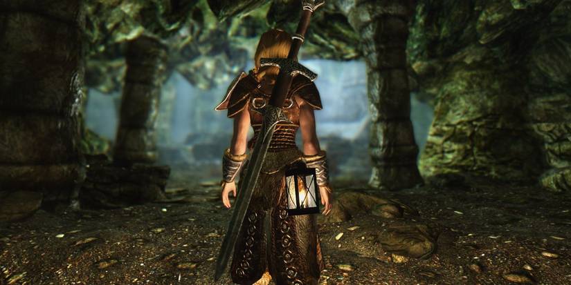 Skyrim Dragonborn wearing a lantern