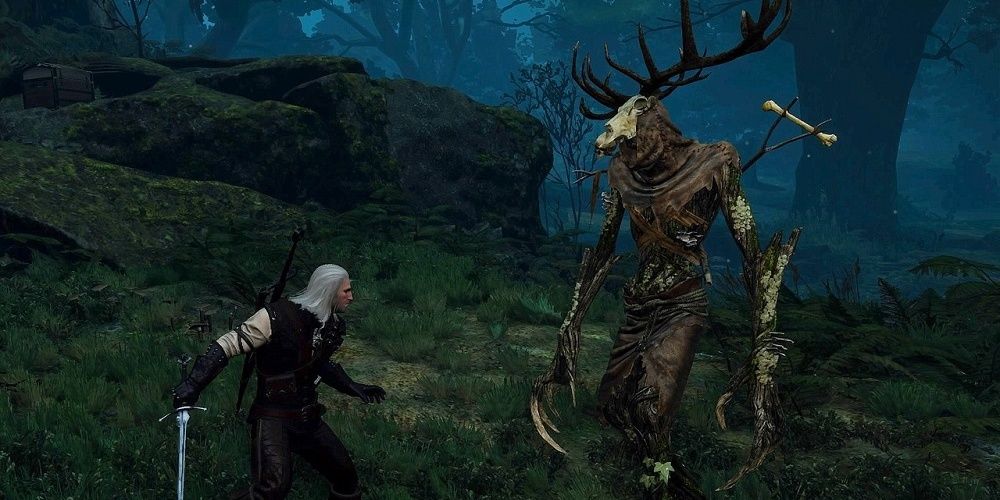 Geralt fights a leshen in The Witcher