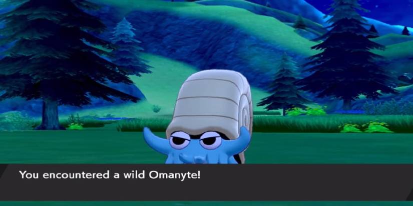 Battling a wild Omanyte in Pokémon Sword & Shield's DLC expansion