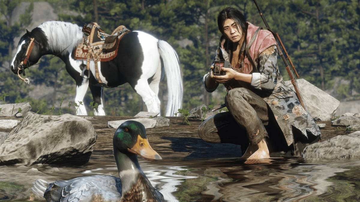 red dead redemption 2 naturalist player with animals duck horse