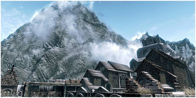 A view inside of the city of Windhelm