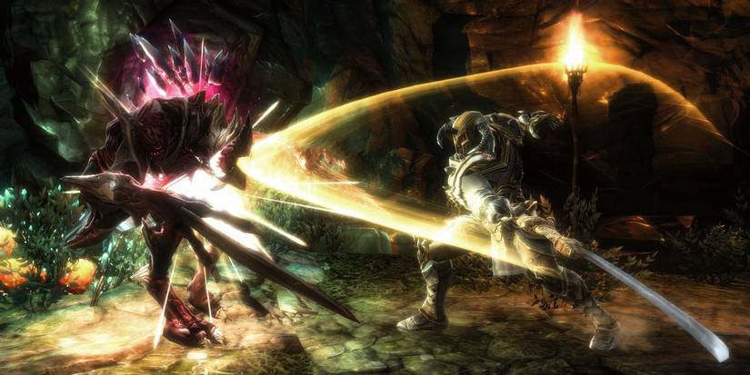 The Fateless One slashing an enemy.