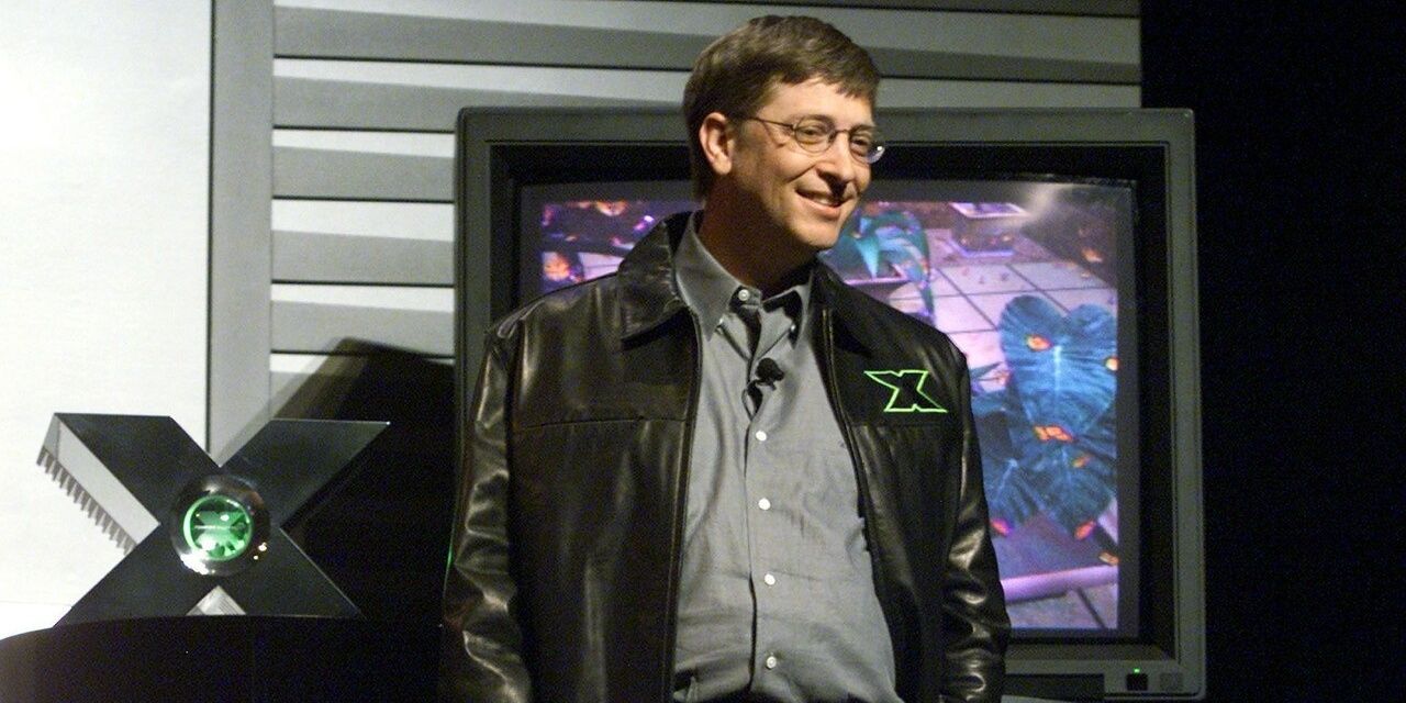 Bill Gates Revealing Xbox Prototype At GDC 2000.