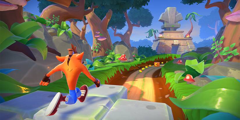 Crash Bandicoot On the Run mobile game art.