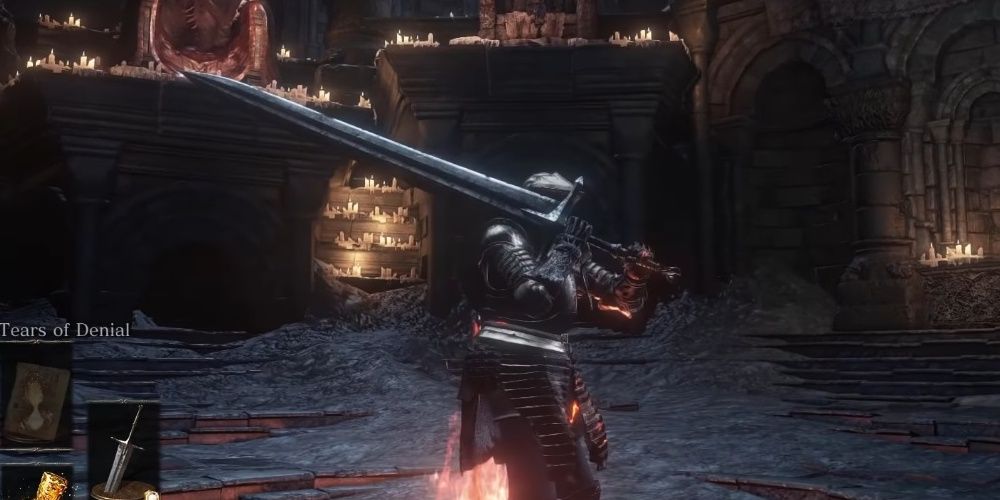 Ashen One Holds up the Lothric Knight Greatsword