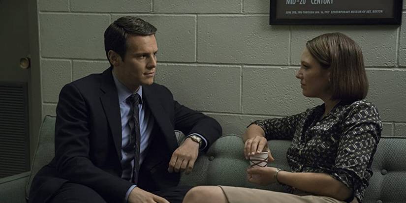 Wendy and Holden talk in Mindhunter