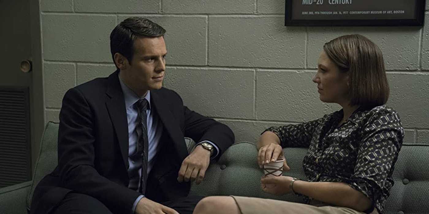 Wendy and Holden talking in Mindhunter