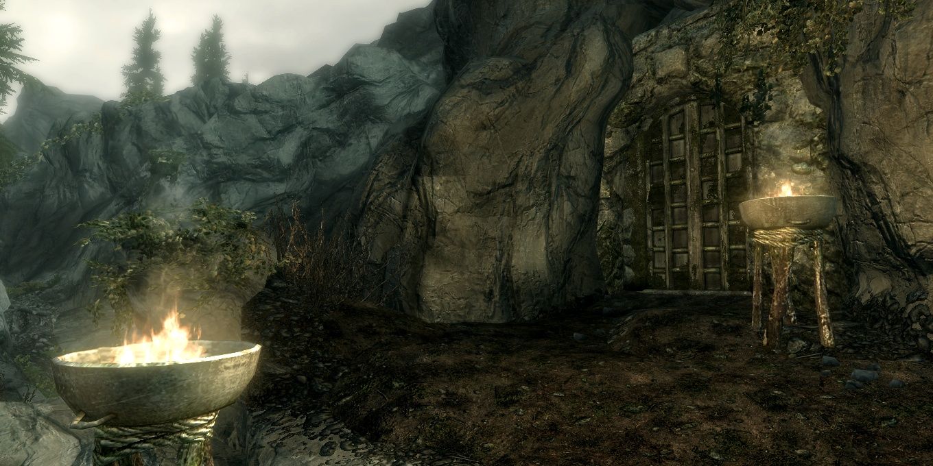 Skyrim entrance to Liar's Retreat dungeon.