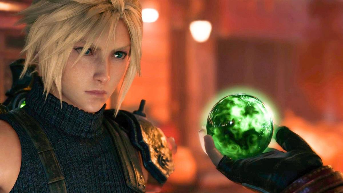 Jessie handing cloud a piece of materia in Final Fantasy VII Remake