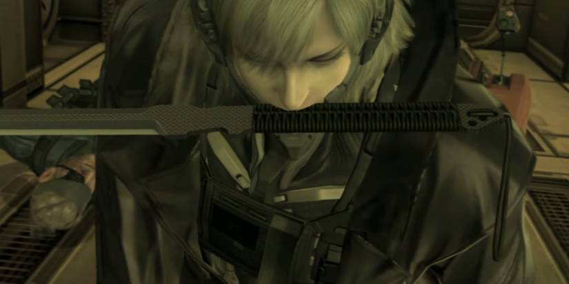 Raiden Holding a knife in her hands