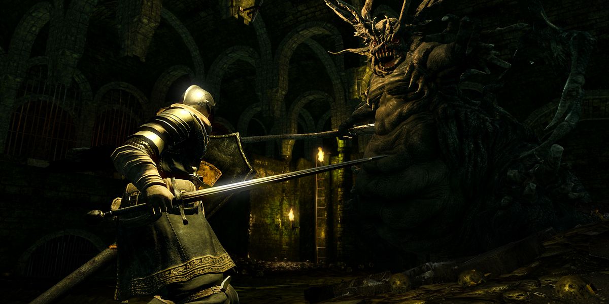 Игрок, сражающийся с бродячим демоном в дарк соулс