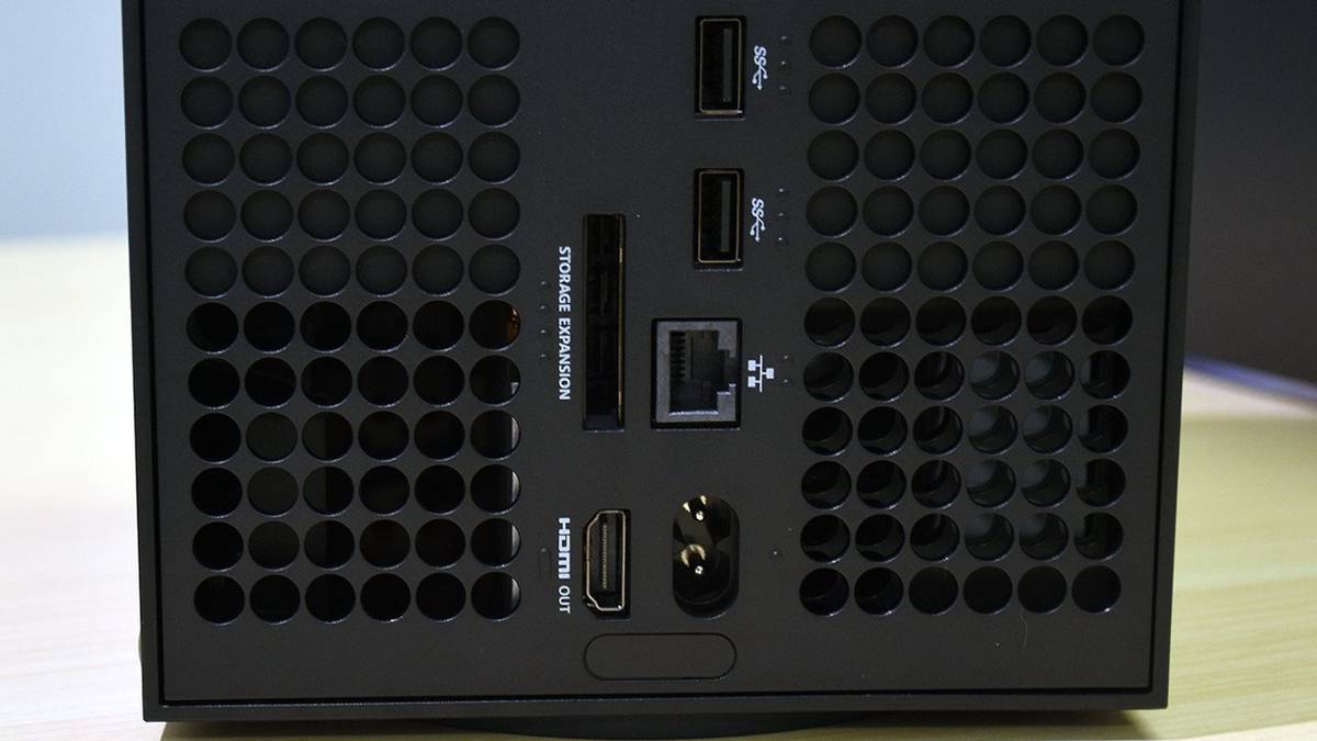 xbox series X back of console