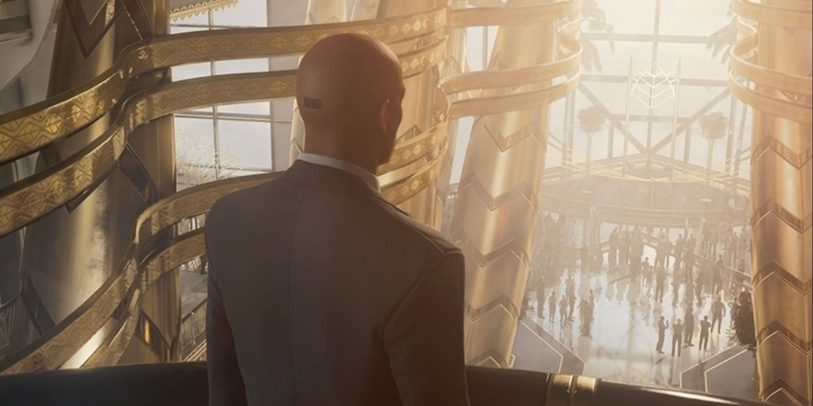 Agent 47 staring out over a balcony in Hitman 3