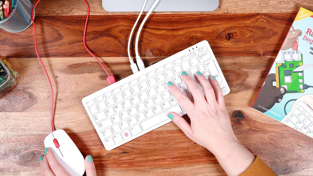 Raspberry Pi 400 on desk