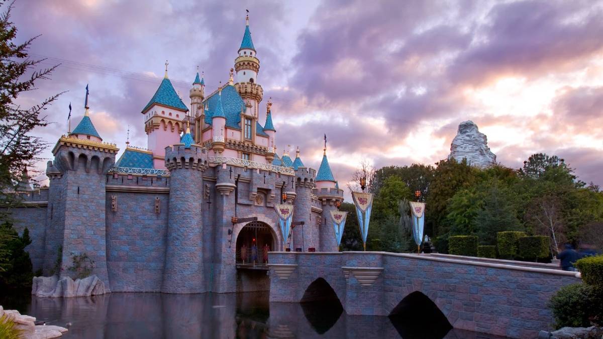 disneyland empty castle