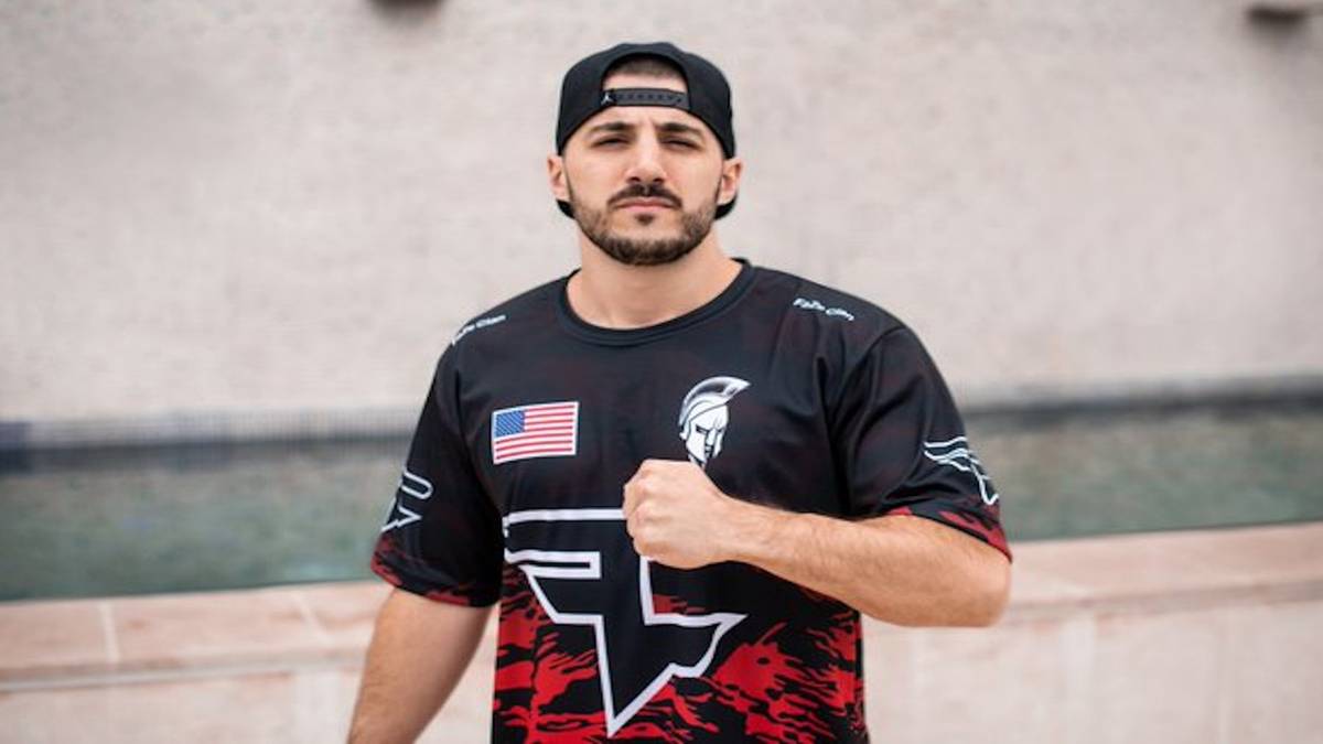 nickmercs makes fist in faze shirt